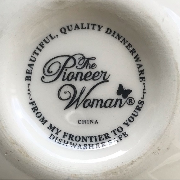 Set Of 3 Pioneer Woman “Flea Market”Scalloped Edge Measuring Cups - Picture 9 of 9